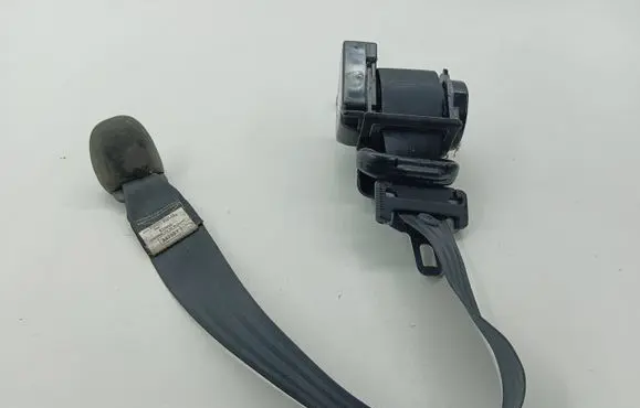 Chrysler Voyager Middle seatbelt (rear) E30441 347051 E33439