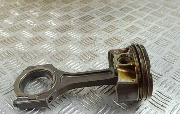 KIA Stinger Piston with connecting rod 