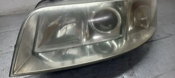 Audi A6 Allroad C5 Front reflector 