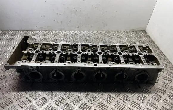 BMW 5 F10 F11 Engine head 7807641