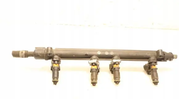 Volkswagen Jetta VI Fuel main line pipe 06G133317B