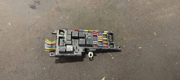 Volvo S60 Fuse module 8637841 518717004
