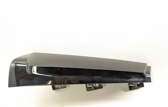 Chevrolet Tahoe Rear/tail light trim molding 84699260
