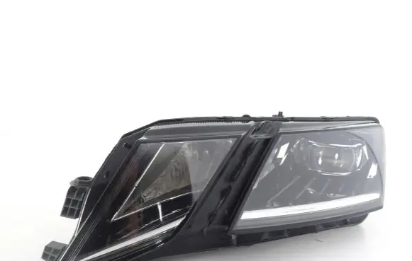 Skoda Octavia Mk3 (5E) Headlight/headlamp 5E1941015D 030110423100 LE15A6369