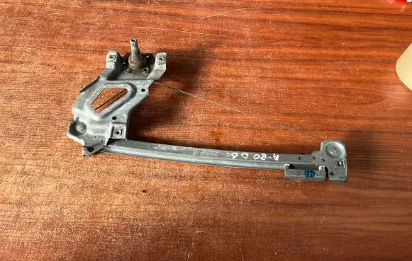 Audi 80 90 S2 B4 Rear door manual window regulator 893839400