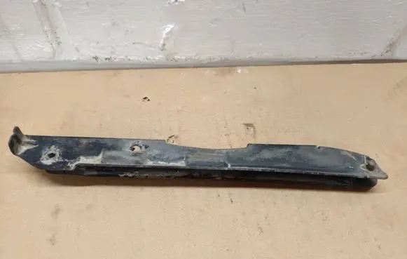 Mercedes-Benz CLS C219 Front bumper mounting bracket A2198800214