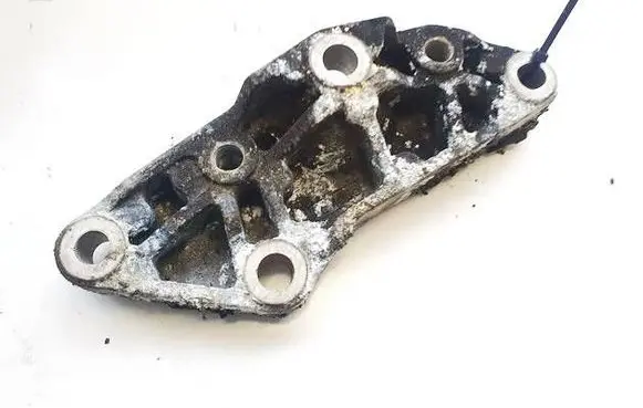Volvo S80 Engine mounting bracket 