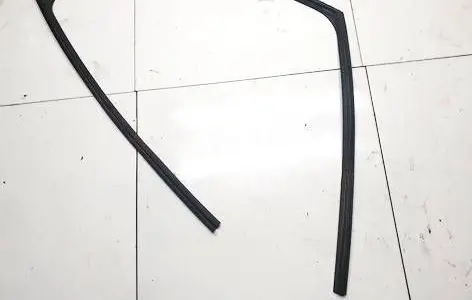 Nissan Leaf I (ZE0) Rubber seal front coupe door 803303nf0a