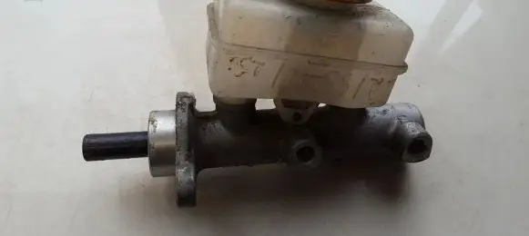 Subaru Legacy Master brake cylinder