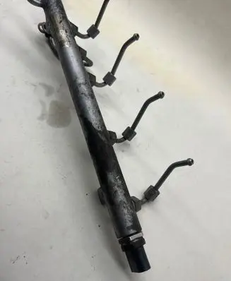 Fuel main line pipe