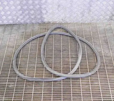 Porsche Macan (95B) Rubber seal front coupe door 95B831721