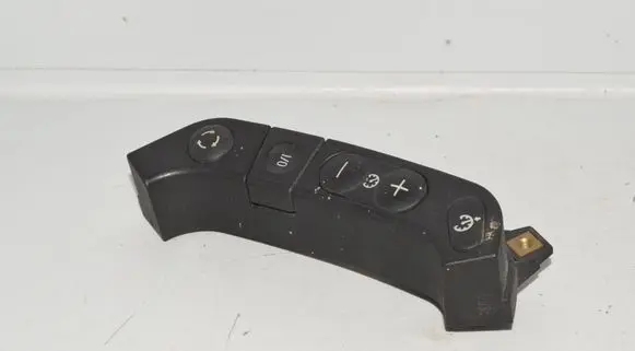 Steering wheel buttons/switches