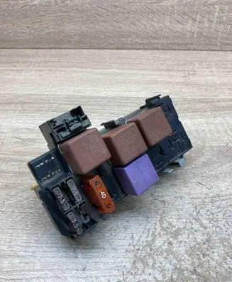 Renault Scenic I Fuse module 7703297193