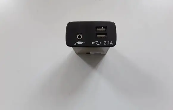 Subaru Forester SK AUX in-socket connector 86257SJ131
