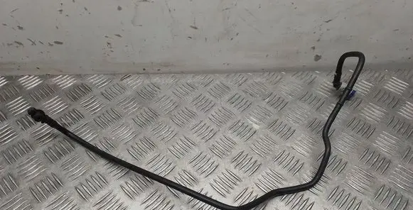Engine coolant pipe/hose