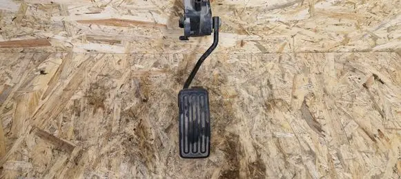 Nissan Qashqai Accelerator throttle pedal 0339A