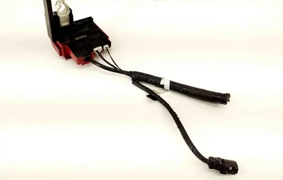 Toyota Yaris Cross Positive cable (battery)