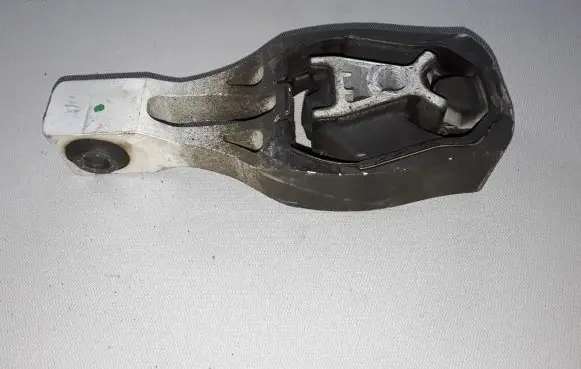 Peugeot 3008 II Engine mount bracket 9811786680