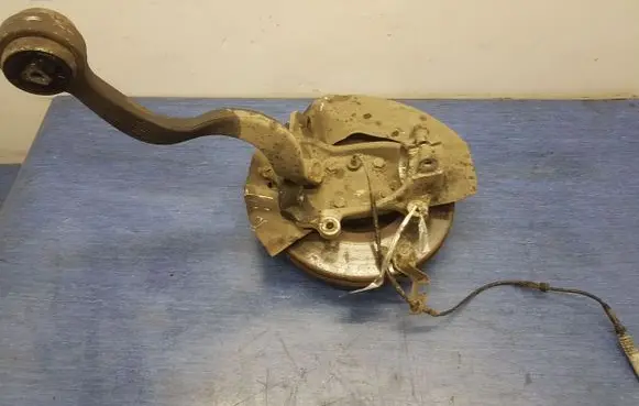 BMW 7 E38 Front wheel hub spindle knuckle