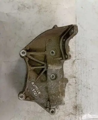 Suzuki Grand Vitara II Generator/alternator bracket 