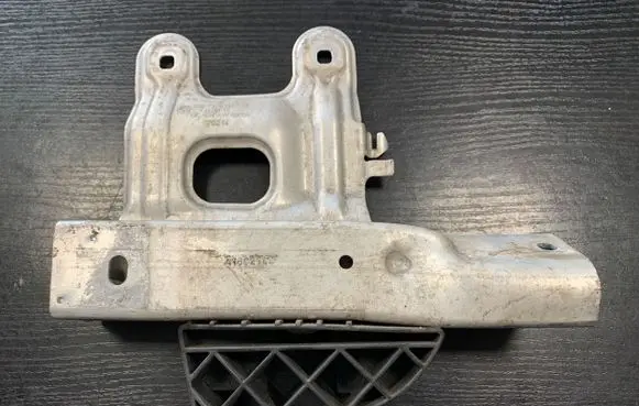 BMW 1 F20 F21 Front bumper mounting bracket 7266194