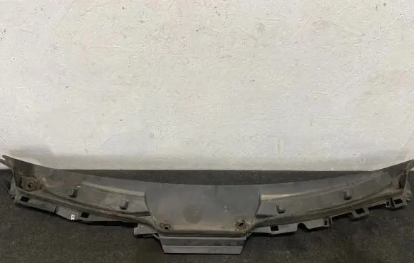 Mercedes-Benz GLE (W166 - C292) Wiper trim A1668300128
