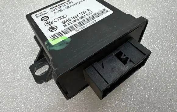 Volkswagen PASSAT B6 Light module LCM 5M0907357B 5WK49189 0800010357