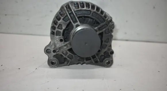Volkswagen Tiguan Generator/alternator 03C903023A