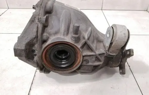 Mercedes-Benz C W204 Rear differential/diff mount bracket A2043501314
