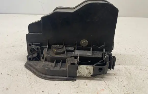 BMW 5 E60 E61 Front door lock 7202144 A053702