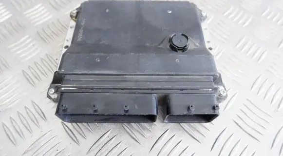 Toyota Avensis T270 Engine control unit/module 8966105D22