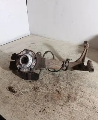 Volkswagen PASSAT B5 Front wheel hub spindle knuckle 2BO402258