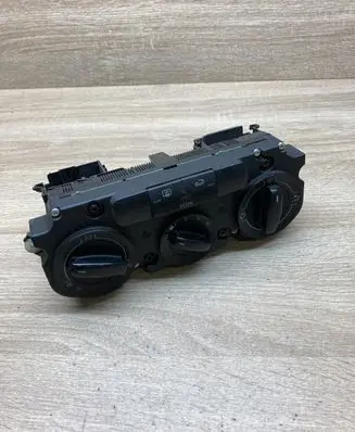 Volkswagen Golf V Climate control unit 537011CF 00040226