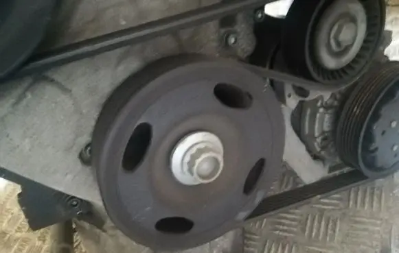 Volkswagen Golf V Crankshaft pulley 03D105255D