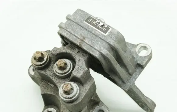 Alfa Romeo Giulietta Gearbox mounting bracket 51879600