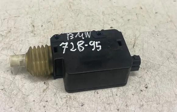 Fuel tank cap lock motor