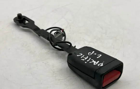 Chrysler Pacifica Front seatbelt buckle