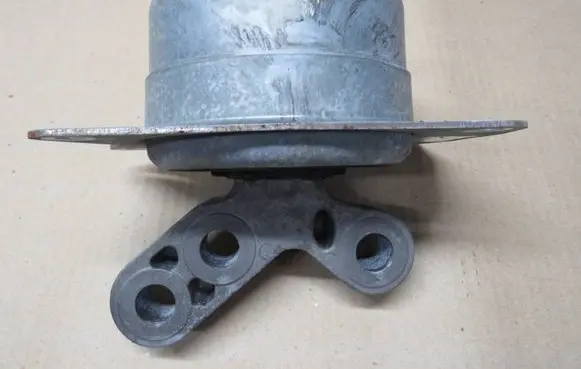 Opel Insignia A Engine mount bracket 13322171