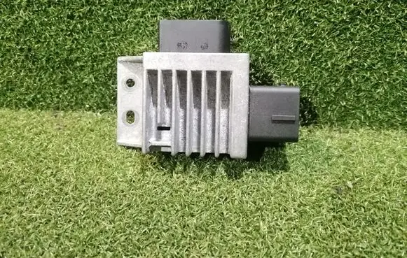 Renault Trafic III (X82) Glow plug pre-heat relay 271203982R