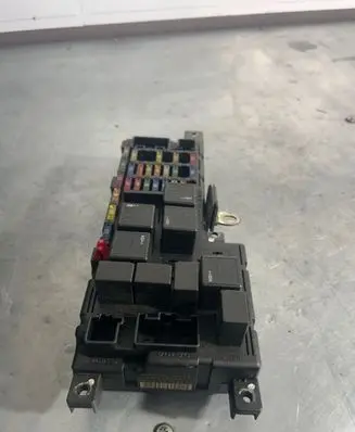 Volvo V70 Fuse module 8678449 518828009 030423208342