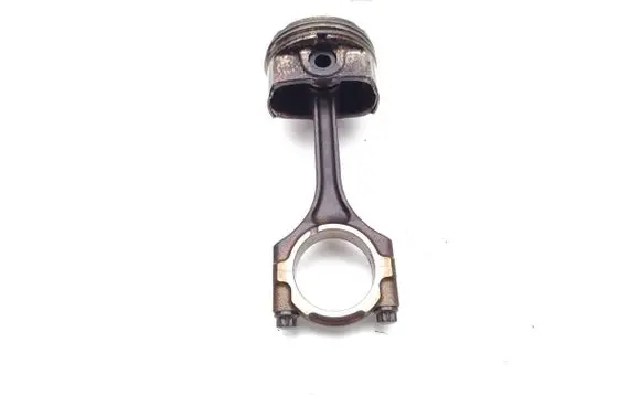 KIA Sportage Piston with connecting rod G4FD