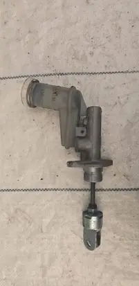 Mitsubishi Pajero Brake fluid reservoir C102