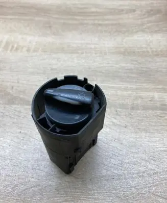 Volkswagen Golf IV Light switch 1C0941531