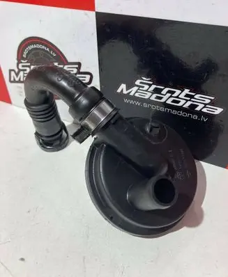 Volkswagen Golf IV Breather valve 028129101E