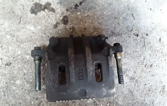 KIA Sorento Front brake caliper 6G08