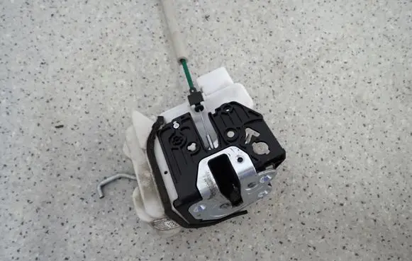 KIA Rio Rear door lock