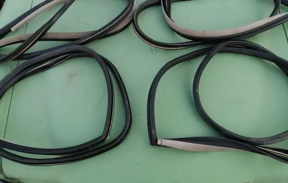 Audi A8 S8 D2 4D Front door rubber seal