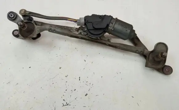 Mazda 5 Front wiper linkage and motor