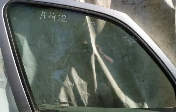 Citroen Xsara Picasso Front door window glass four-door