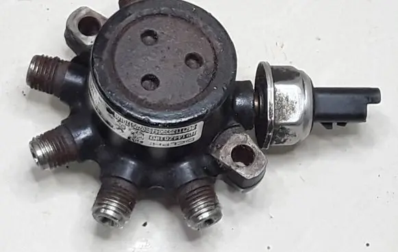 Nissan Micra Fuel main line pipe 8200057345 9307Z507A